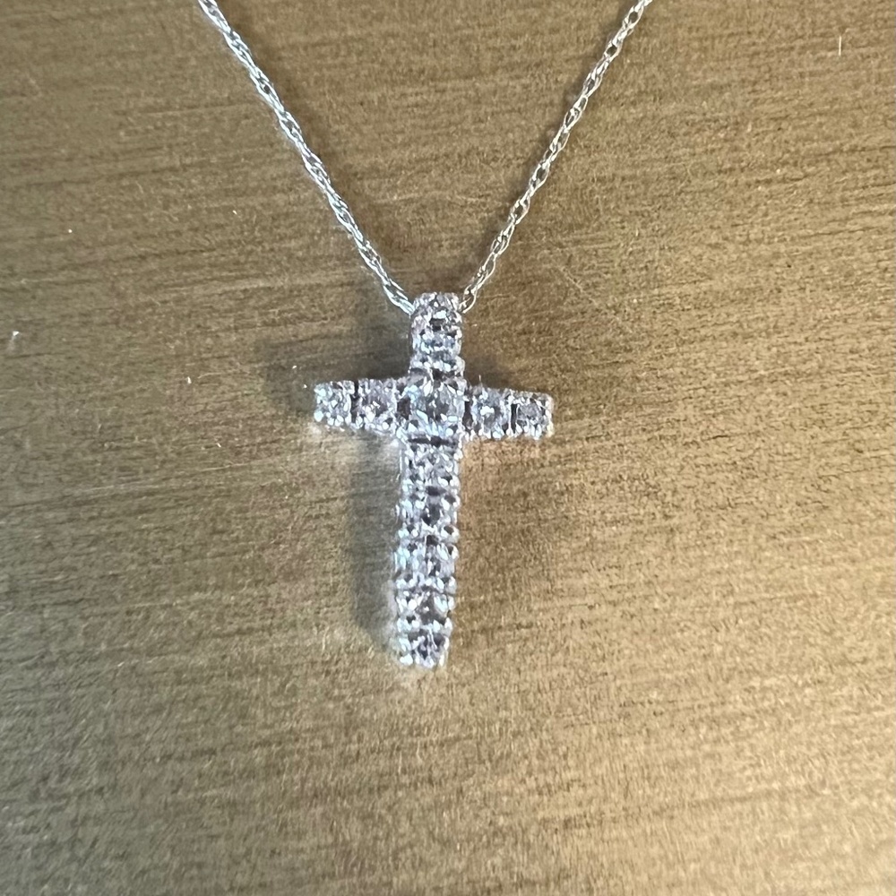 14k white gold 12 floating diamond cross pendant